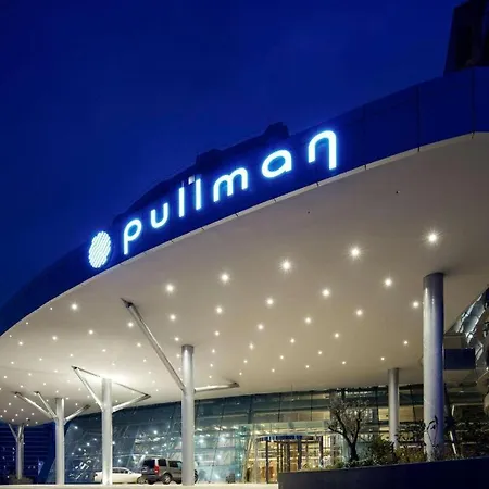 Pullman Apartment *